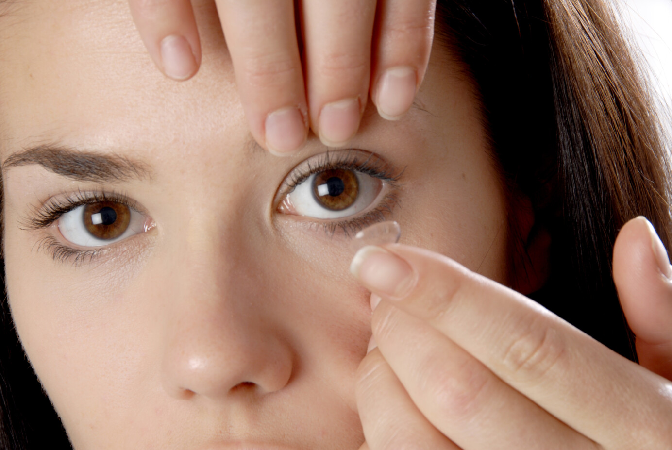 femme lentille de contact