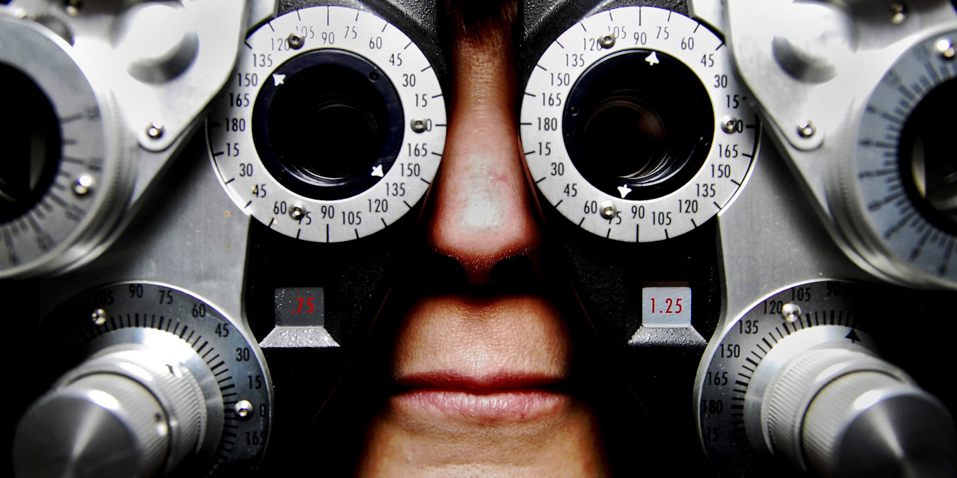 Oogmeting laten doen: bij de oogarts of opticien?