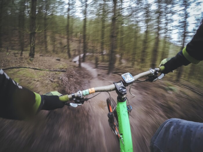 Fietsen in het bos