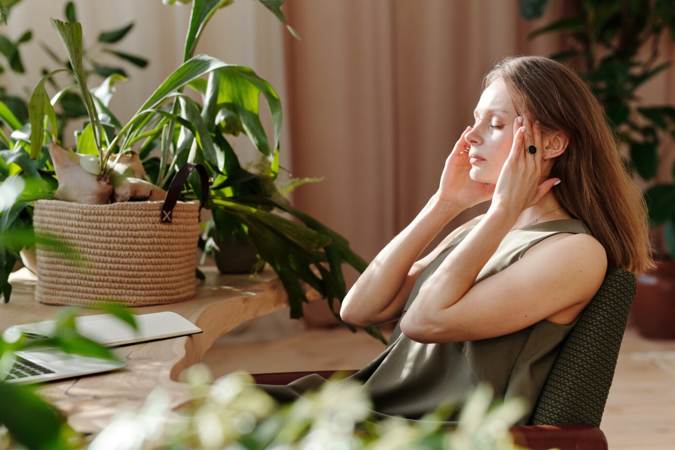 Vrouw met oogmigraine