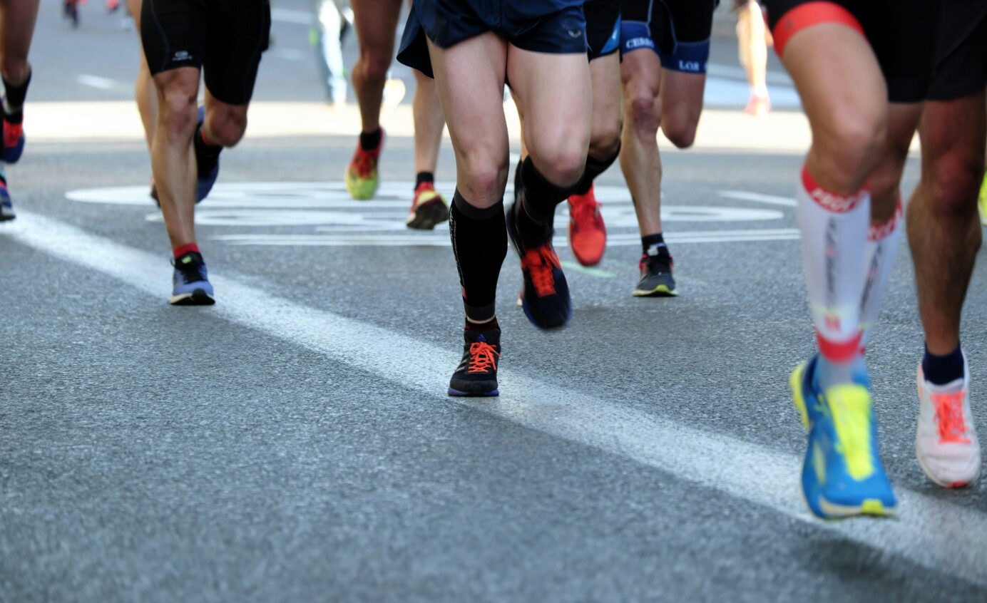Lenzen dragen tijdens een marathon, kan dat?
