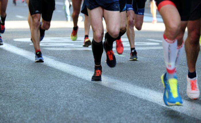 Lenzen dragen tijdens een marathon, kan dat?